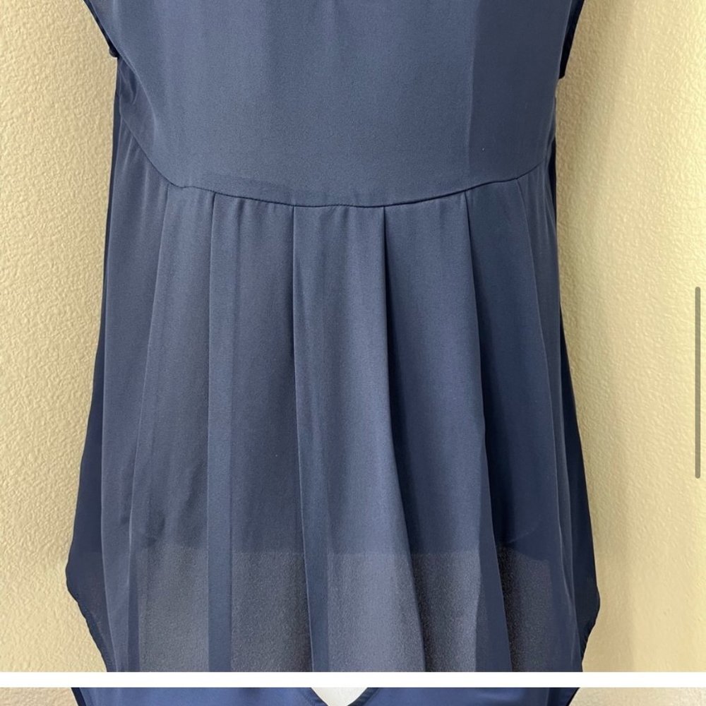 DR2 Blue Keyhole Shell with Pleated Back - Picture 2 of 10